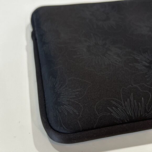 Kate Spade Slim Laptop Sleeve 13” Matte Black Floral Neoprene Case Padded - Picture 5 of 9